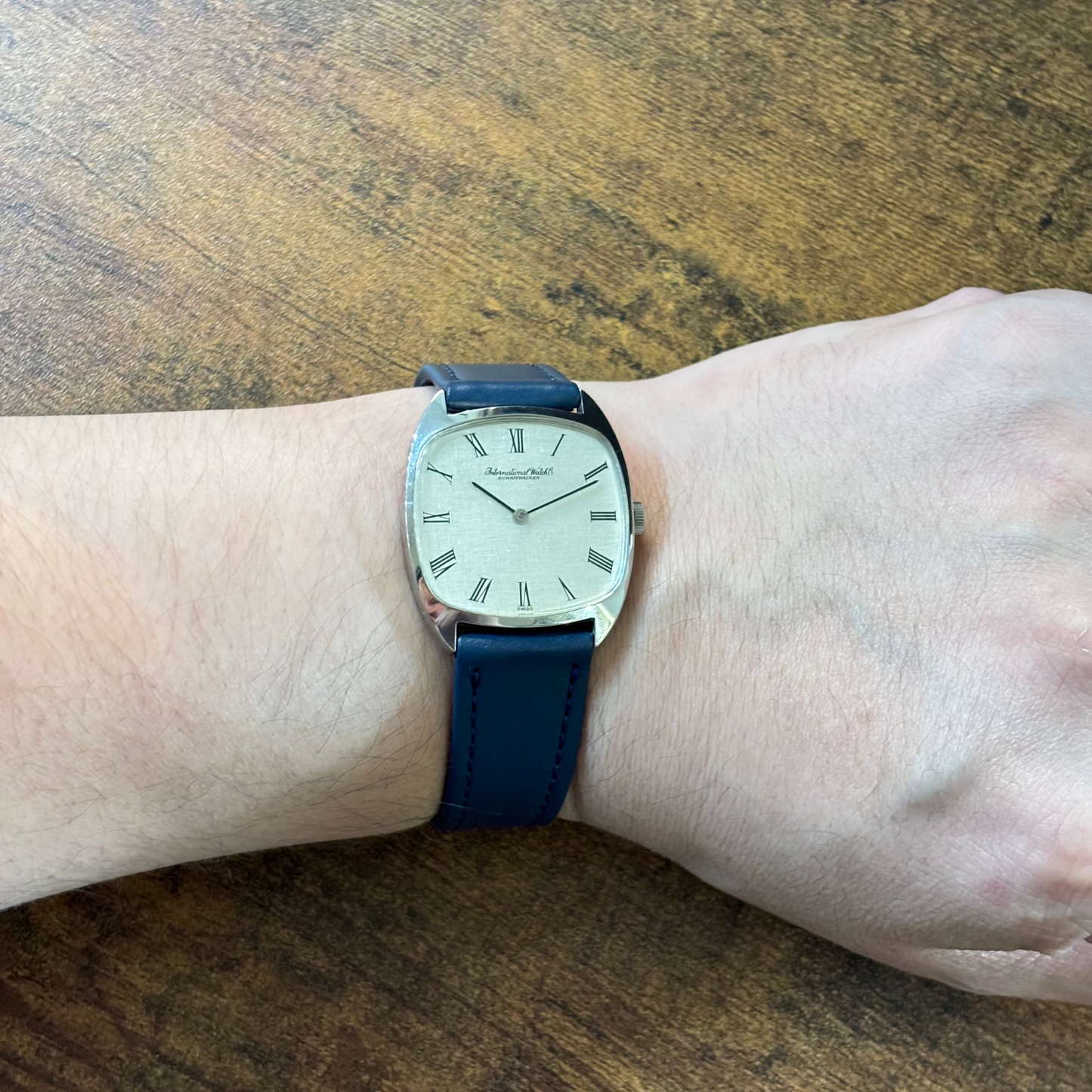 IWC シャフハウゼン 腕時計 メンズ 手巻き Ref.2581 Cal.C.423 1973年製 クッションケース